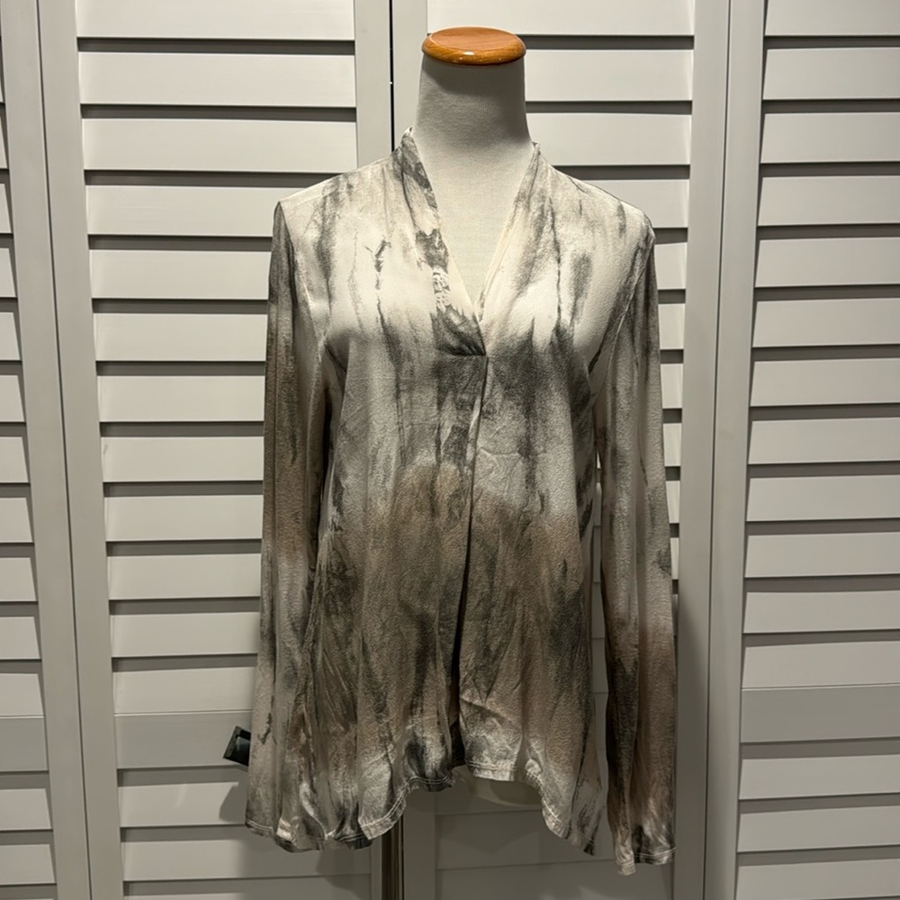 Nina Kendosa Paris long Sleeves Top in a printed fabric